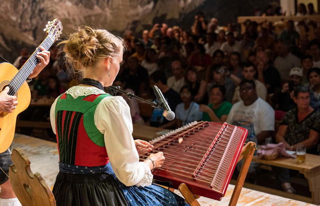 Espectáculo tirolés con cena y música en directo - Foto 3