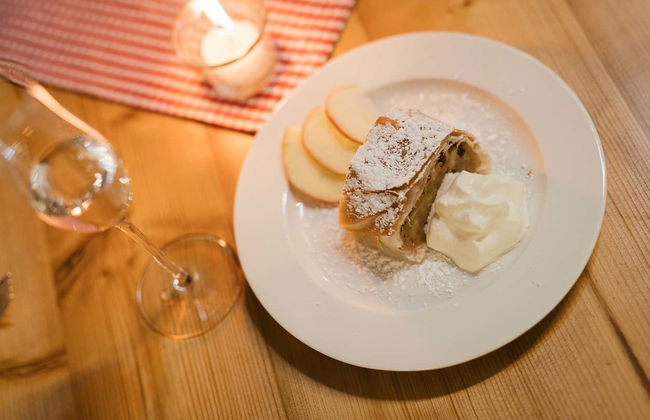 Tyrolean Folk Show & Dinner - Photo 6