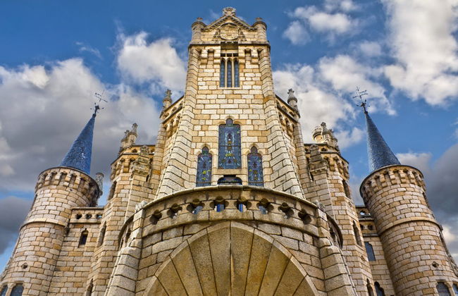 Visita guiada por el Palacio Episcopal de Astorga - Foto 1