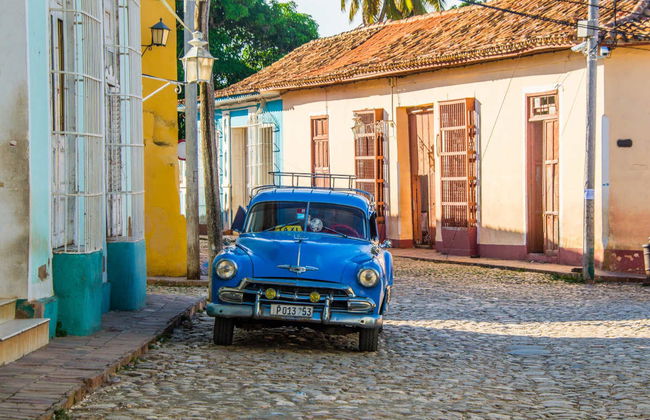 Traslado hasta Playa Ancón en coche clásico - Foto 1