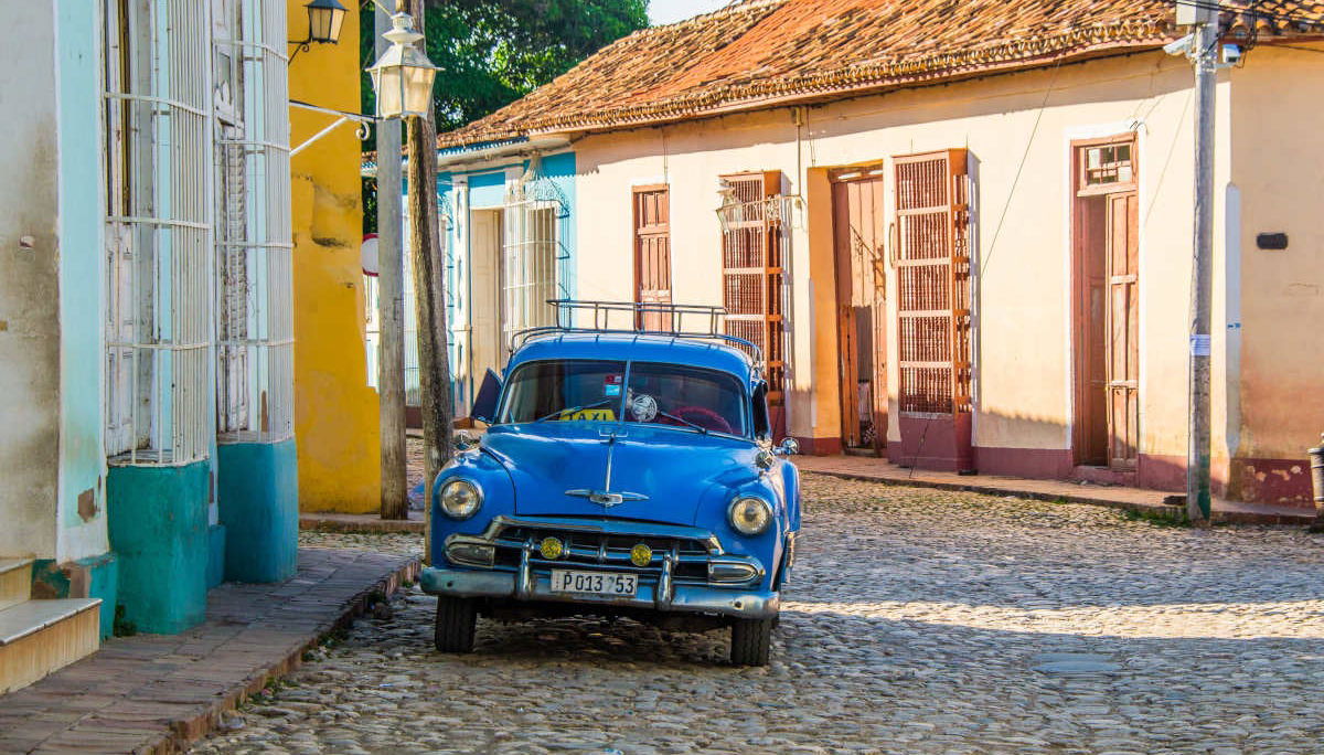 Traslado hasta Playa Ancón en coche clásico - Foto 1