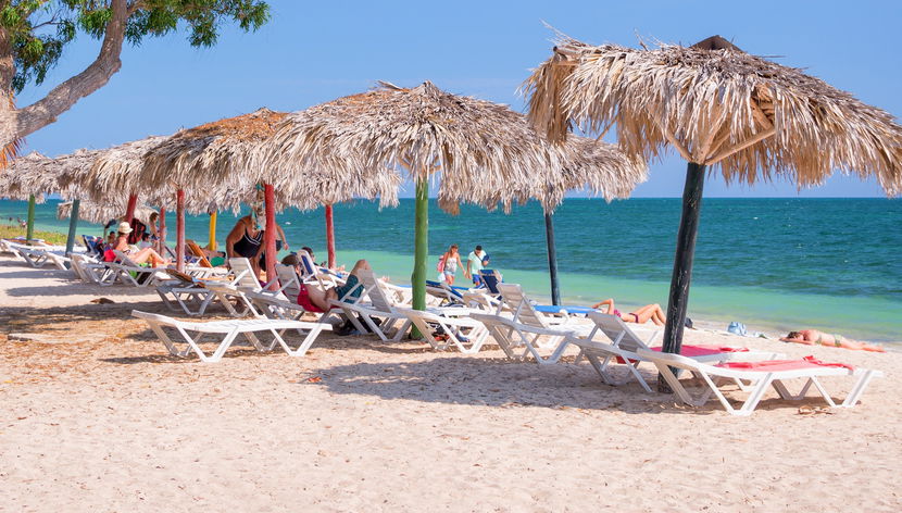 Traslado hasta Playa Ancón en coche clásico - Foto 3