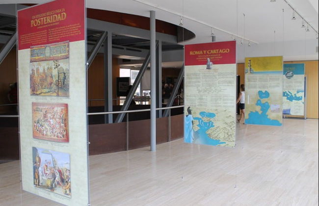 Entrada al Centro de Interpretación de la Muralla Púnica - Foto 1