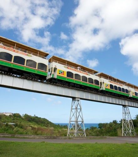 Foto de Tren y autobús panorámico de San Cristóbal