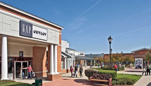 Leesburg Premium Outlets Shopping Tour - Photo 2