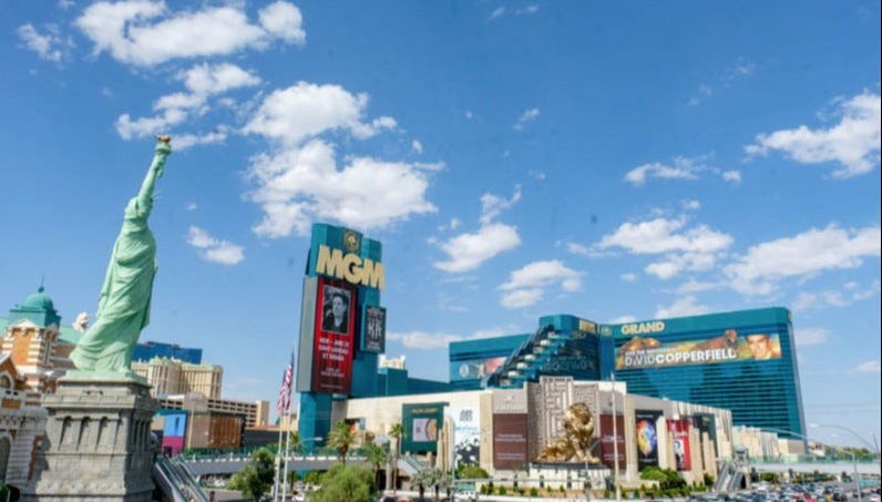 Las Vegas Private Tour - Photo 1