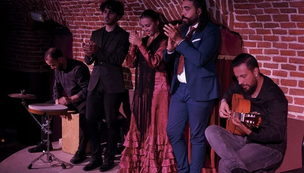 Espectáculo en la cueva histórica Essential Flamenco - Foto 2