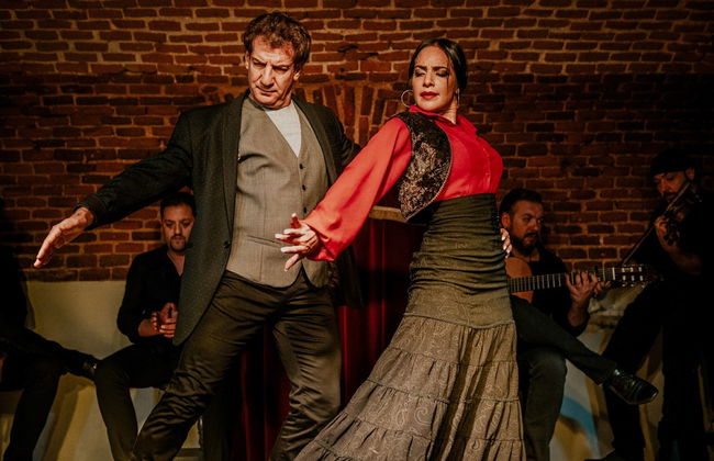Espectáculo en la cueva histórica Essential Flamenco - Foto 1