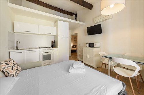 Photo 12 - Novella Contemporary Apartment