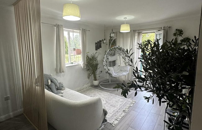 Charming Mi Casa Es Tu Casa 2-bed in Dagenham - Foto 13