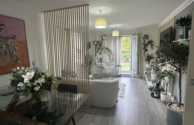 Charming Mi Casa Es Tu Casa 2-bed in Dagenham - Photo 1