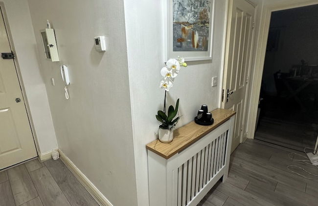 Charming Mi Casa Es Tu Casa 2-bed in Dagenham - Photo 9