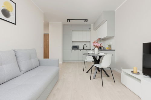 Photo 6 - Bright & Modern Apartment by Renters