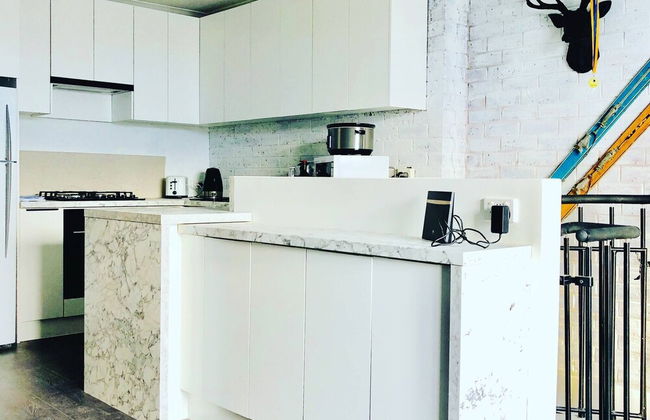 24 Hotham 3 Bedroom Renovated Apartment - Foto 1