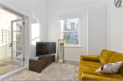 Photo 9 - Bright one Bedroom Apartment With Balcony in Maida Vale by Underthedoormat