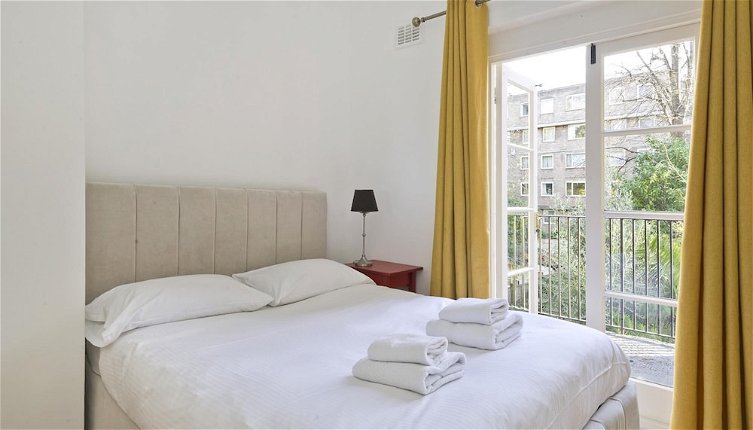 Photo 1 - Bright one Bedroom Apartment With Balcony in Maida Vale by Underthedoormat