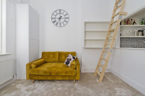 Photo 10 - Bright one Bedroom Apartment With Balcony in Maida Vale by Underthedoormat