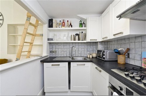 Photo 11 - Bright one Bedroom Apartment With Balcony in Maida Vale by Underthedoormat