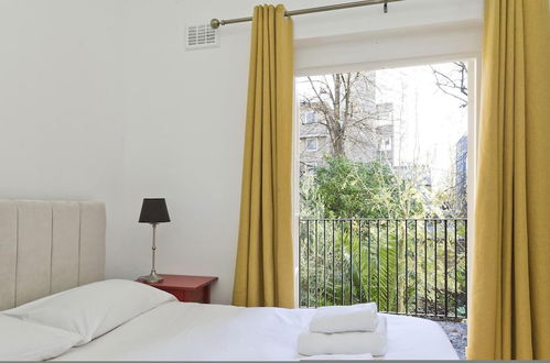 Photo 6 - Bright one Bedroom Apartment With Balcony in Maida Vale by Underthedoormat