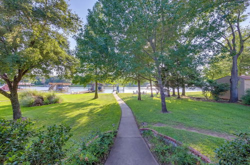 Photo 27 - Lakefront Mabank Home: Boating Getaway