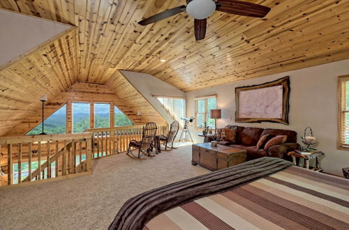 Photo 11 - Spacious 'eagle's View' Luxury Cabin w/ Views