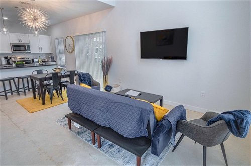 Photo 12 - Brand NEW 5 Stylish 3BR Near Exciting Downtown