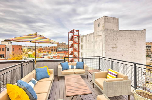 Foto 1 - Downtown Condo w/ Rooftop Patio & City Views