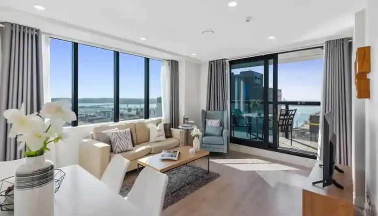 Photo 1 - Just Opposite To Sky Tower, 2 Bed 2 Bath In Cbd