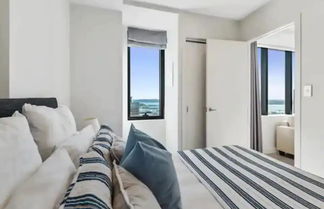 Photo 2 - Just Opposite To Sky Tower, 2 Bed 2 Bath In Cbd