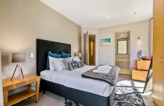 Photo 3 - Enormous One Bedroom Beauty In Cbd! Free Parking