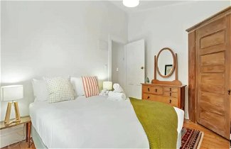 Photo 2 - Cheerful 1 Bedroom Home With Free Parking