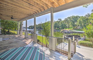 Foto 1 - Grand Waterfront Retreat w/ Dock, Slip & Game Room