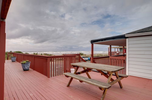 Photo 11 - Oceanview Rockaway Beach Condo w/ Deck & Gas Grill