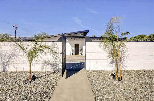 Photo 5 - Stylish Palm Springs Home With Outdoor Oasis