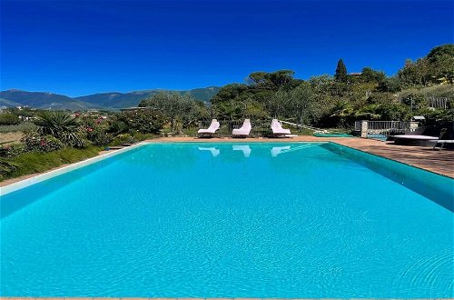 Photo 22 - Very Pretty Spoleto-poolside-sleeps-20pool, Jacuzzi, Gardens - Views
