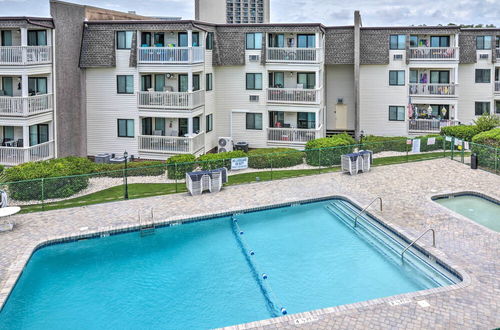 Foto 6 - Beachfront Resort Condo w/ Pool View & Balcony