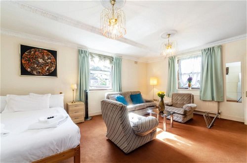 Photo 6 - Remarkable 3-bed Apartment in London