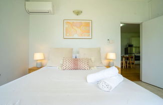 Photo 2 - NIGHTCLIFF RETREAT - Stylish 2BR Apt