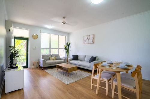 Foto 9 - NIGHTCLIFF RETREAT - Stylish 2BR Apt