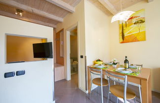 Photo 3 - Yellow Apartment Desenzano With Smart TV