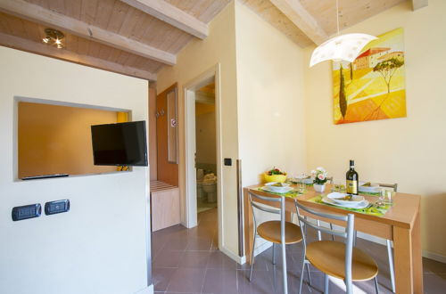 Foto 16 - Yellow Apartment Desenzano With Smart TV