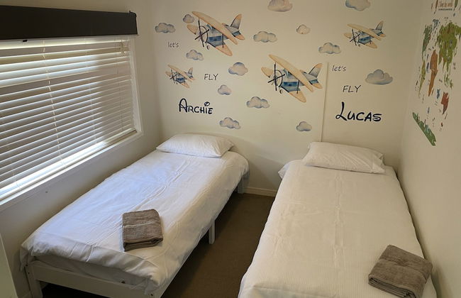4 Bedroom Family Friendly Retreat - Photo 3