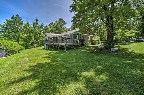 Foto 2 - Charming Cottage w/ Deck: Mtn + Lake Views