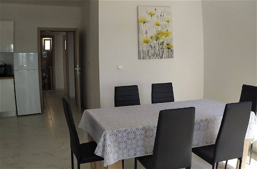 Foto 19 - Immaculate 2-bed Apartment in Okrug Gornji