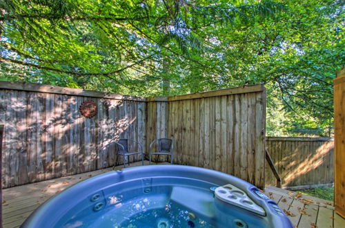 Photo 3 - 'elk Hideaway:' Ashford Cottage w/ Hot Tub