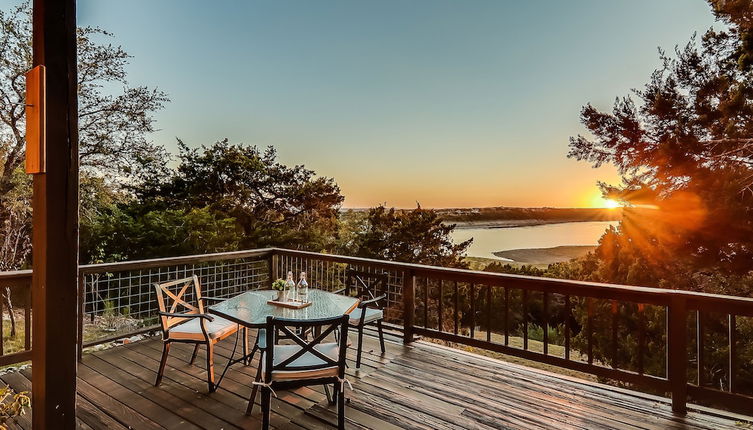 Foto 1 - Lake Travis Waterfront Retreat