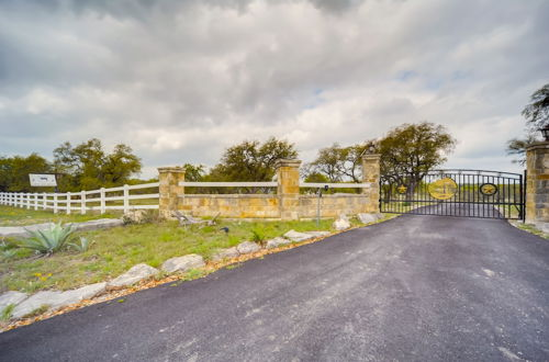 Photo 10 - Vacation Rental in Kerrville: Pets Welcome