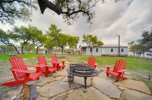 Photo 17 - Pet-friendly Kerrville Vacation Rental Farmhouse