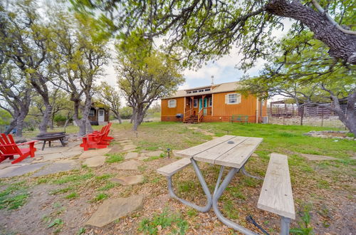 Photo 21 - Pet-friendly Kerrville Vacation Rental Farmhouse