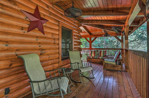 Foto 17 - Sevierville Cabin w/ Furnished Deck & Balcony